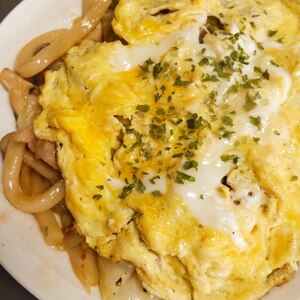 ソース味のオム焼きうどん